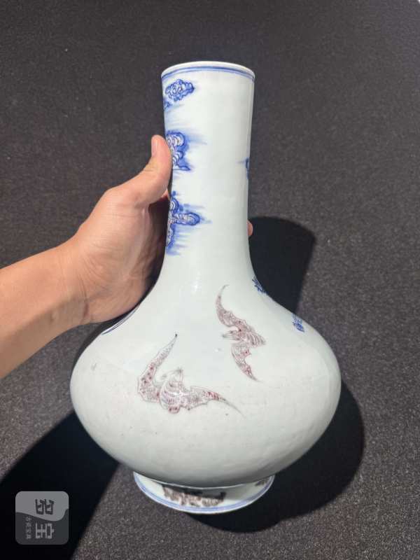 清乾隆 青花釉里红凤舞九天图荸荠瓶 - 图4